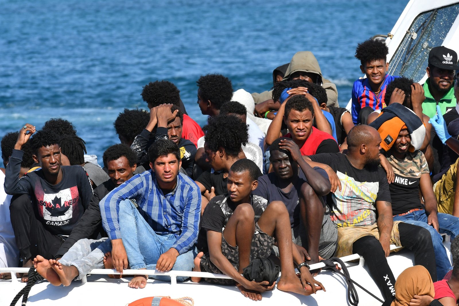 1414822 des migrants libyens et tunisiens pres des cotes italiennes