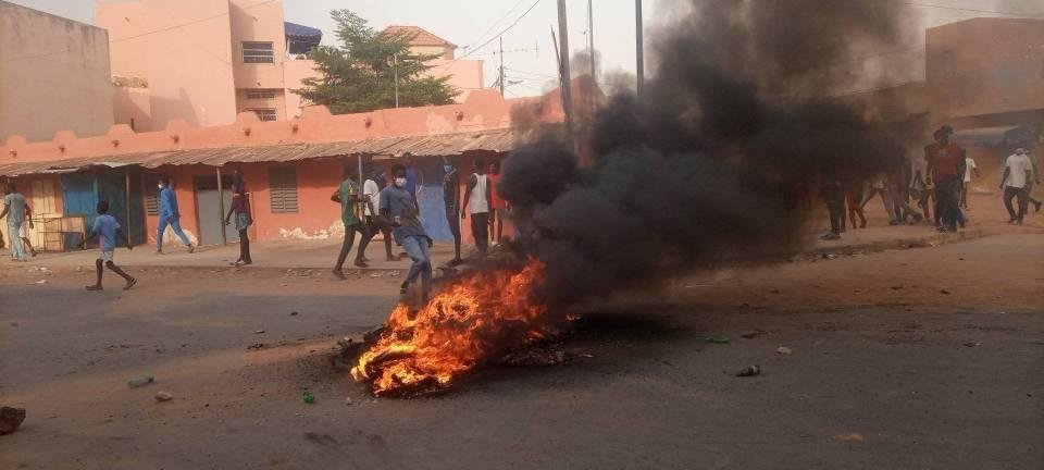 mbacke manifestations feu 6738